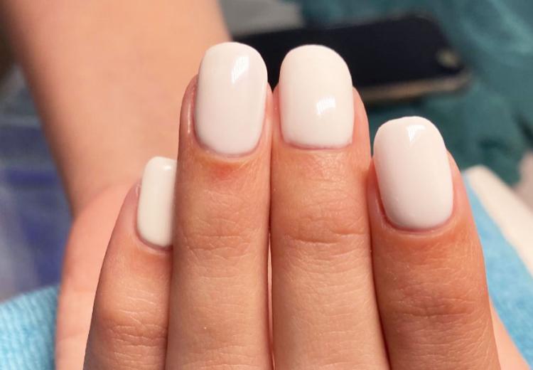 Vernis-Semi-Permanent_Chez_Ana_Onglerie_Marly_Fribourg_Manicure_Soin_des_Mains
